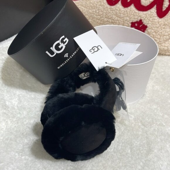 UGG Women's Sheepskin Bluetooth Earmuff - Picture 4 of 6